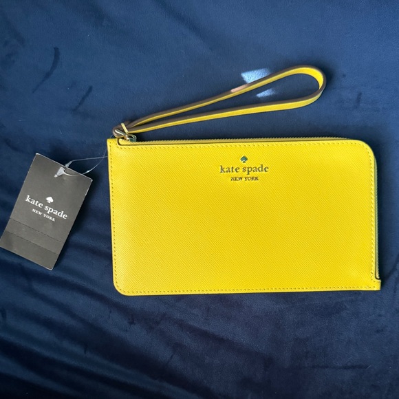 kate spade Handbags - NWT Kate Spade Wristlet